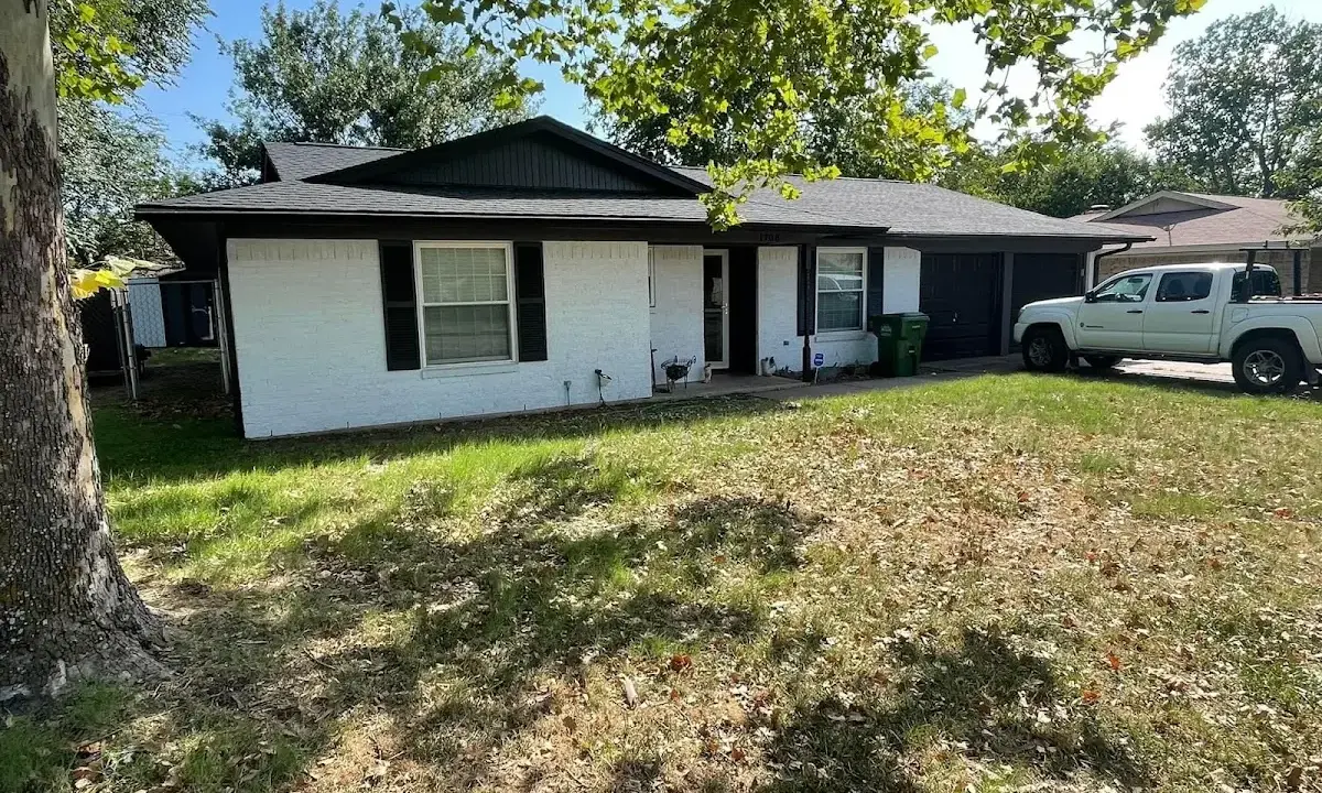 Professional roofing crew working on a residential roof in Wilmington Manor